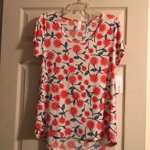 FINAL PRICE! NWT! LuLaRoe Classic Tee Size Small
